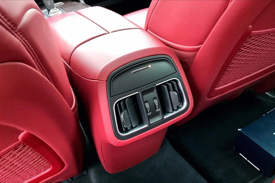 2022 Maserati Levante - Image 15 of 17