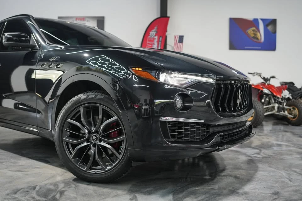 2022 Maserati Levante - Image 2 of 13