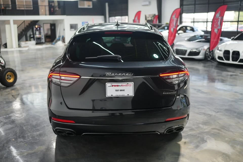 2022 Maserati Levante - Image 9 of 13