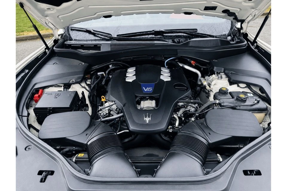 2022 Maserati Levante Modena - Image 12 of 17