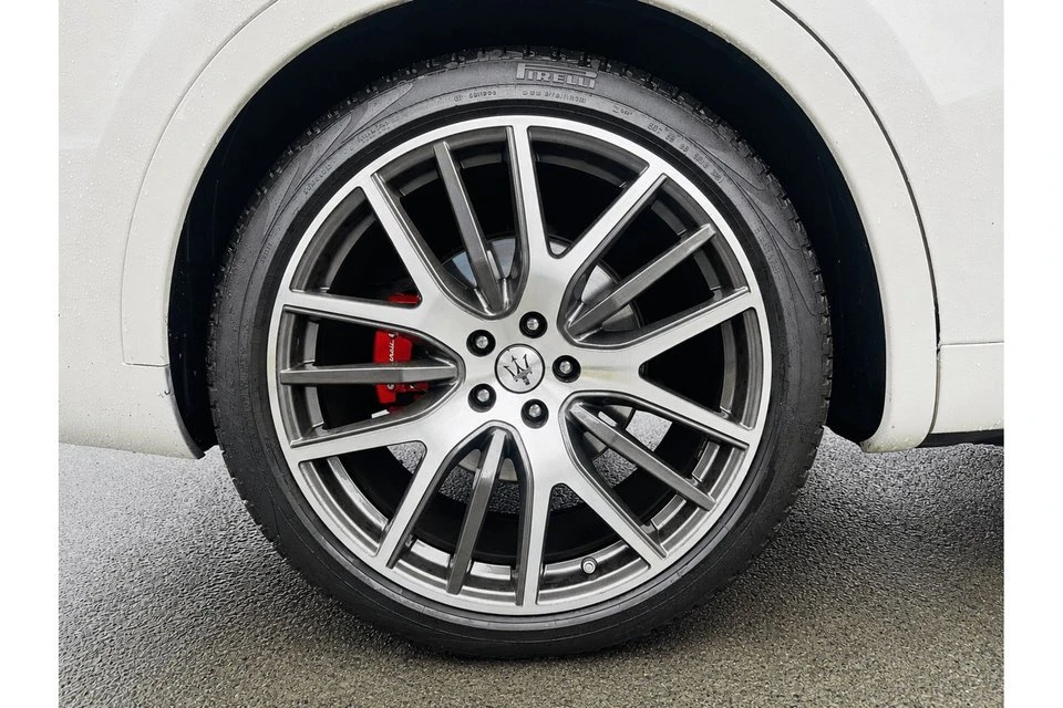 2022 Maserati Levante Modena - Image 11 of 17