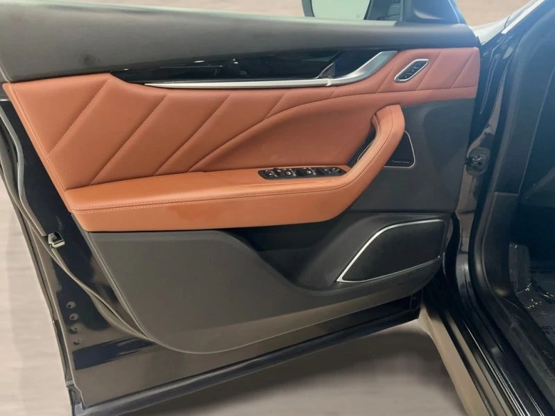 2022 Maserati Levante - Image 9 of 17