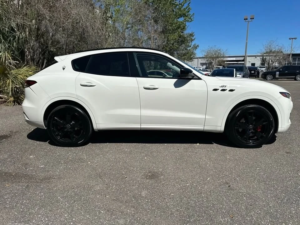 2022 Maserati Levante - Image 12 of 17