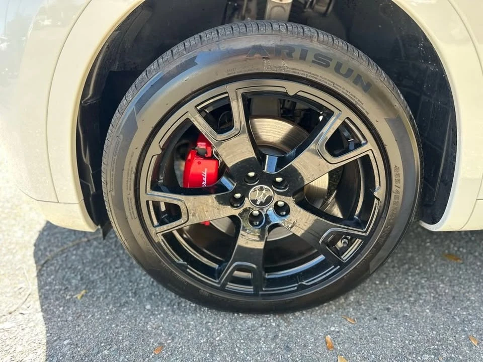 2022 Maserati Levante - Image 13 of 17