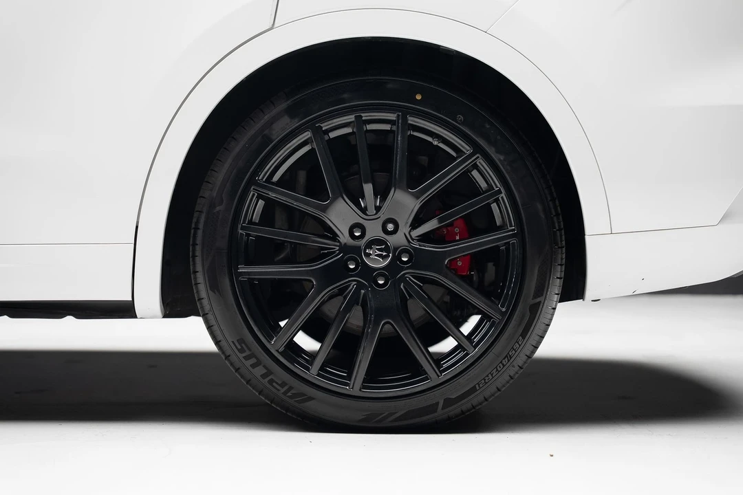 2022 Maserati Levante Modena - Image 22 of 31