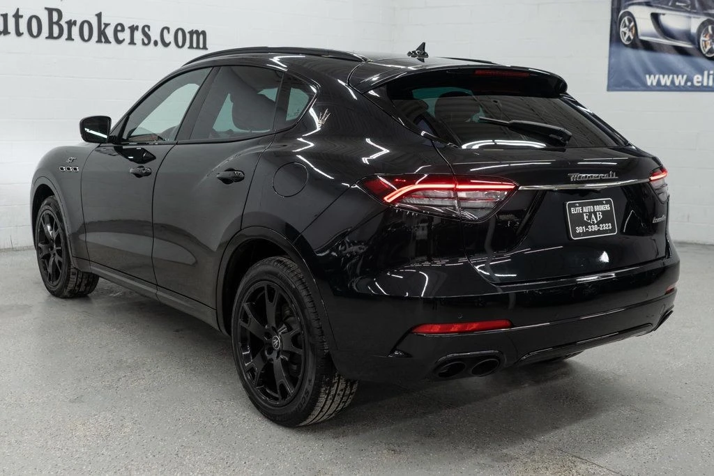 2022 Maserati Levante - Image 6 of 12