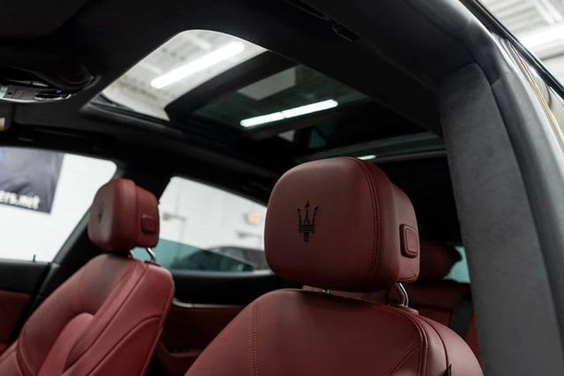 2022 Maserati Levante - Image 8 of 12