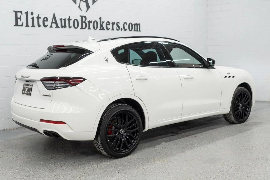 2022 Maserati Levante - Image 6 of 12