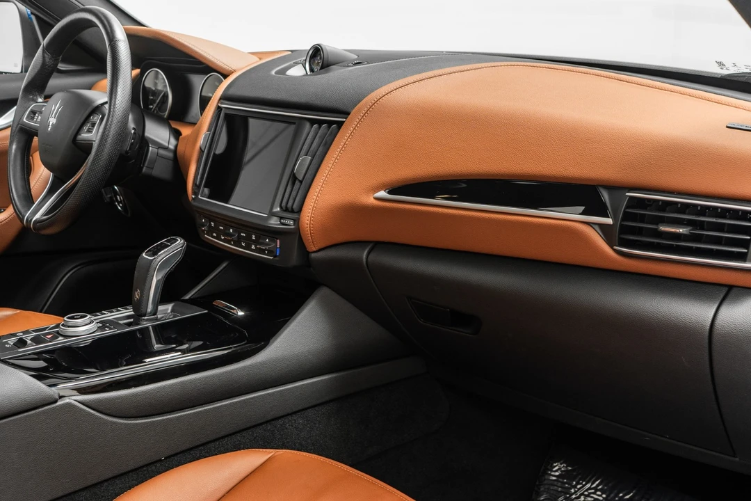 2022 Maserati Levante - Image 14 of 21