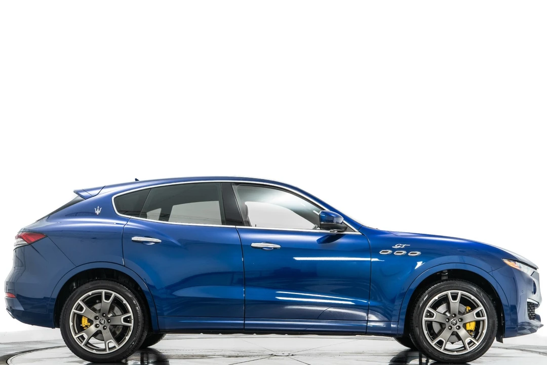 2022 Maserati Levante - Image 2 of 21