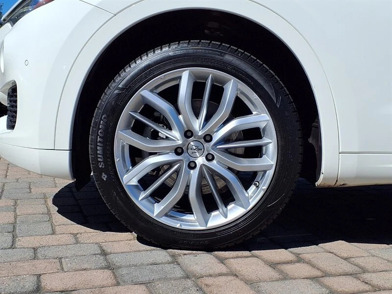 2022 Maserati Levante Modena - Image 9 of 20