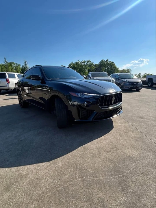 2022 Maserati Levante - Image 2 of 11