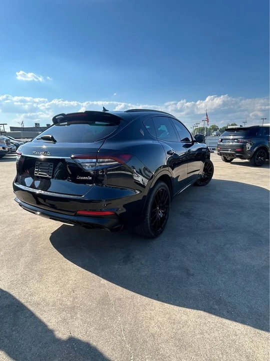 2022 Maserati Levante - Image 4 of 11
