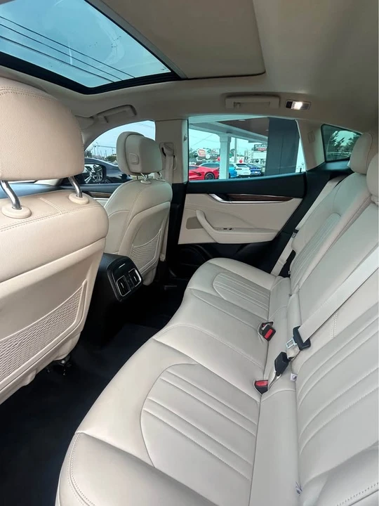 2022 Maserati Levante - Image 9 of 16