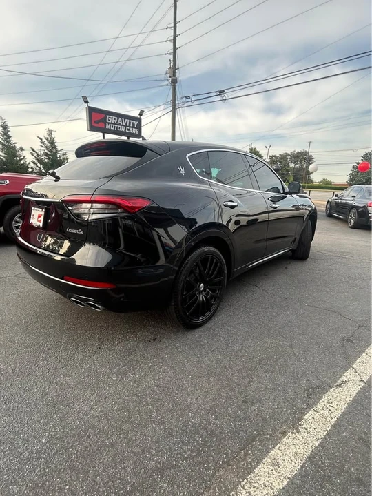 2022 Maserati Levante - Image 5 of 16