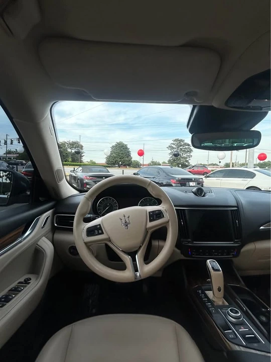 2022 Maserati Levante - Image 10 of 16