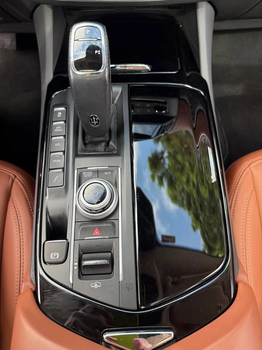 2022 Maserati Levante - Image 11 of 20