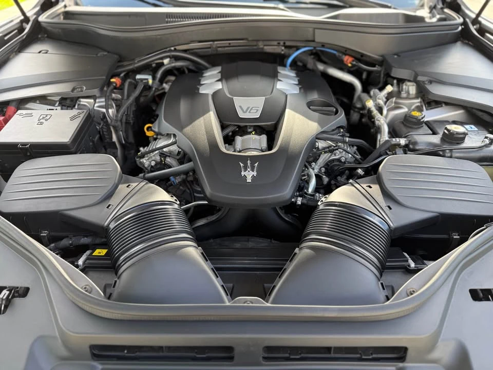 2022 Maserati Levante - Image 6 of 20