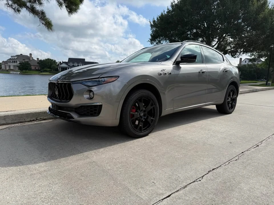 2022 Maserati Levante - Image 2 of 20
