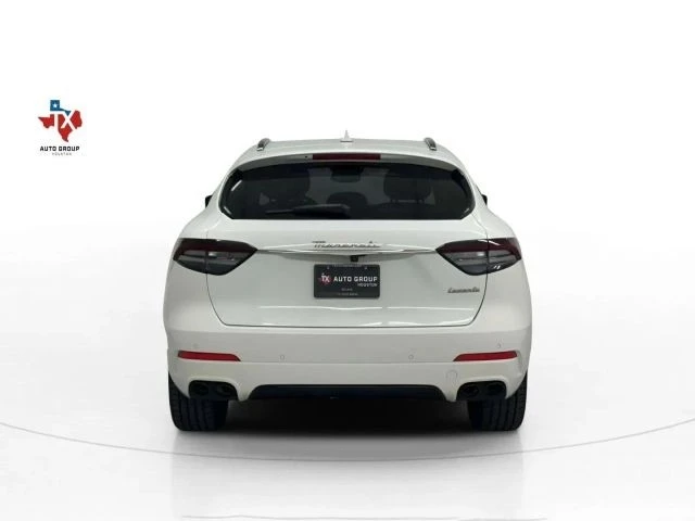 2022 Maserati Levante - Image 9 of 12