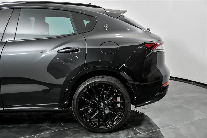 2022 Maserati Levante - Image 8 of 12