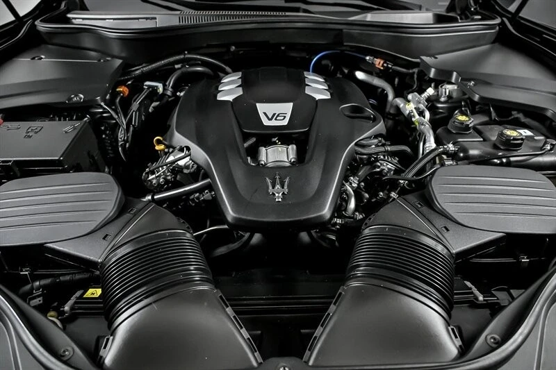 2022 Maserati Levante - Image 16 of 21