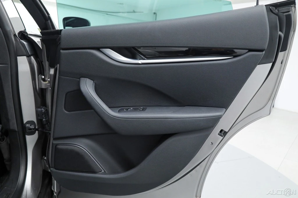 2022 Maserati Levante - Image 13 of 21