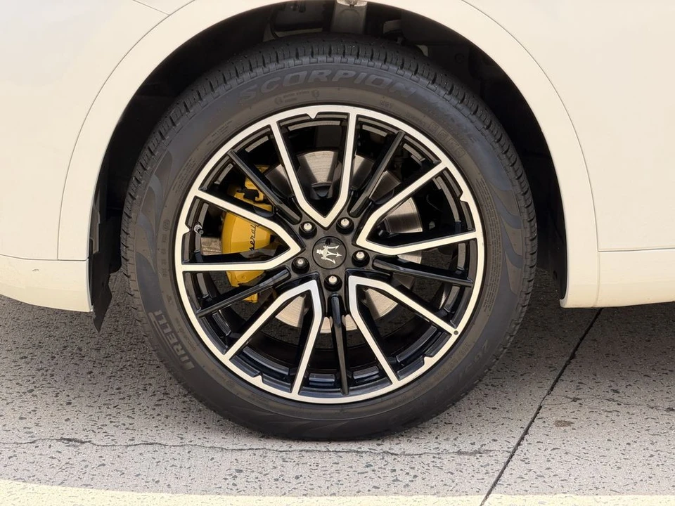 2022 Maserati Levante Modena - Image 13 of 31