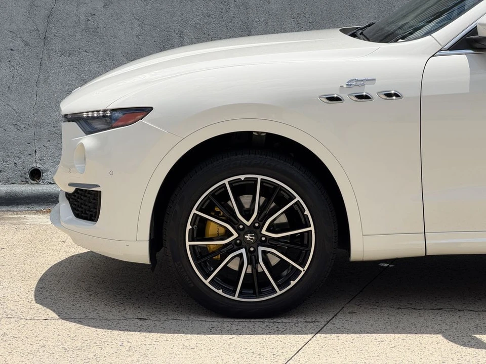 2022 Maserati Levante Modena - Image 12 of 31