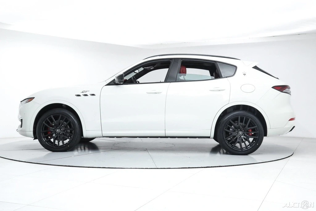 2022 Maserati Levante - Image 2 of 21