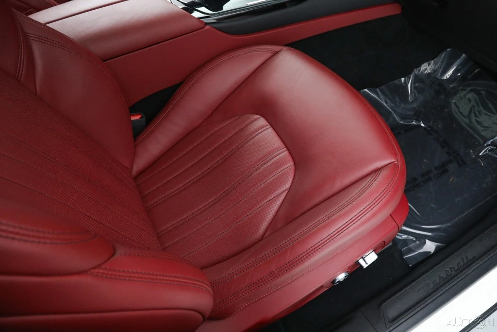 2022 Maserati Levante - Image 12 of 21