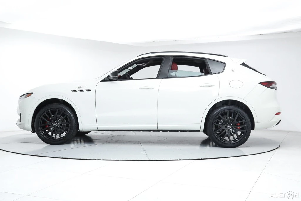 2022 Maserati Levante - Image 2 of 21