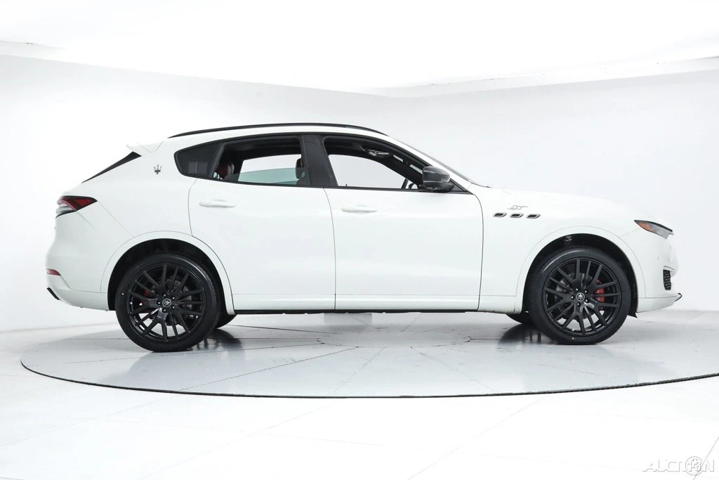 2022 Maserati Levante - Image 6 of 21
