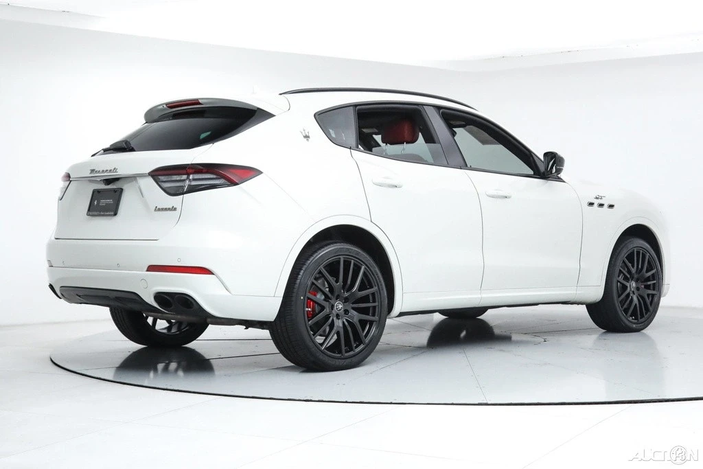 2022 Maserati Levante - Image 5 of 21