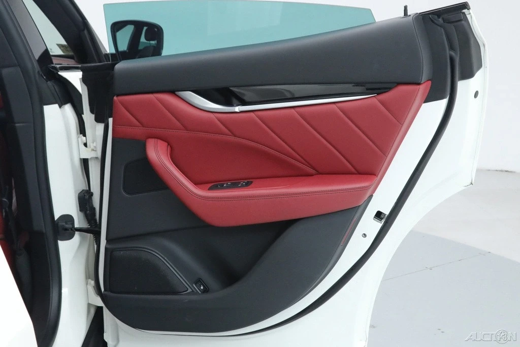 2022 Maserati Levante - Image 13 of 21