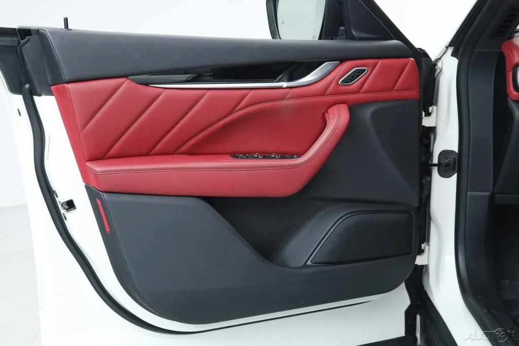 2022 Maserati Levante - Image 15 of 21