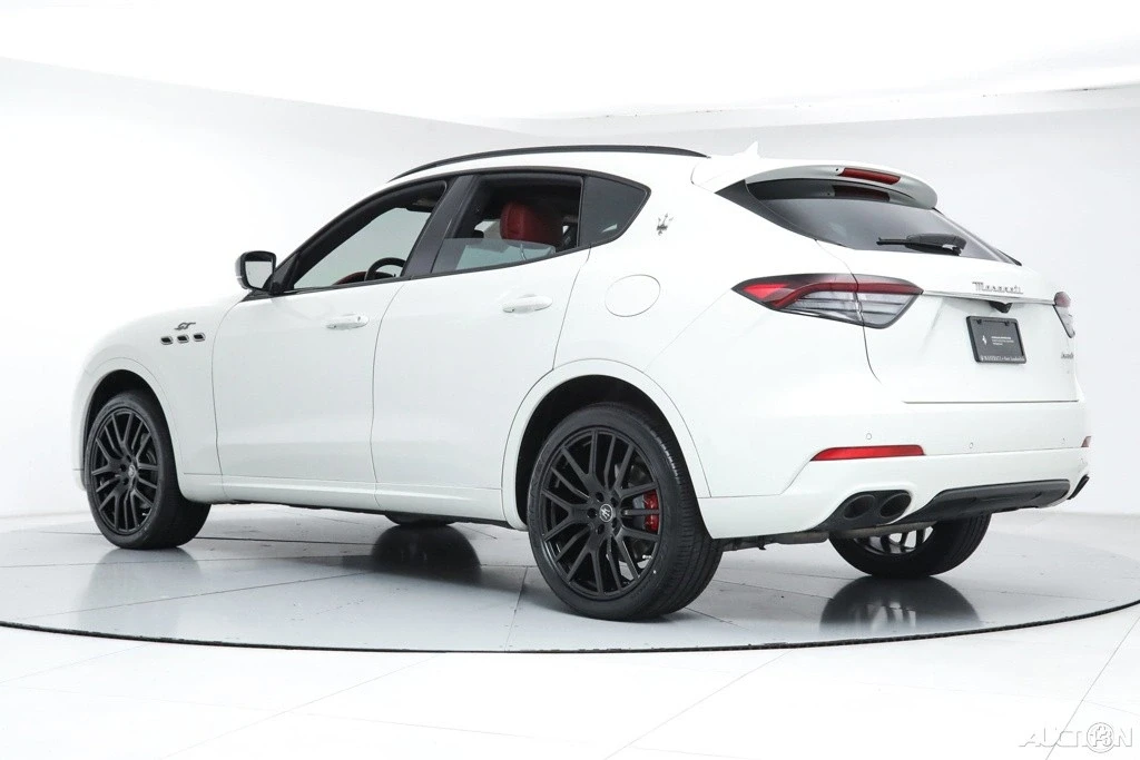 2022 Maserati Levante - Image 3 of 21