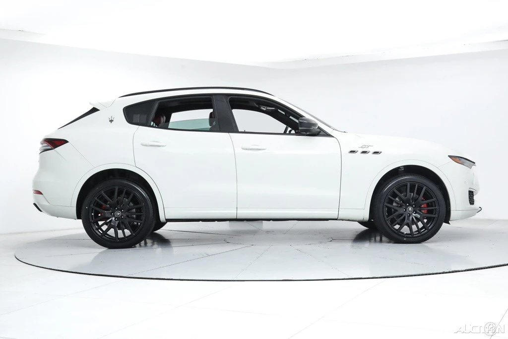 2022 Maserati Levante - Image 6 of 21