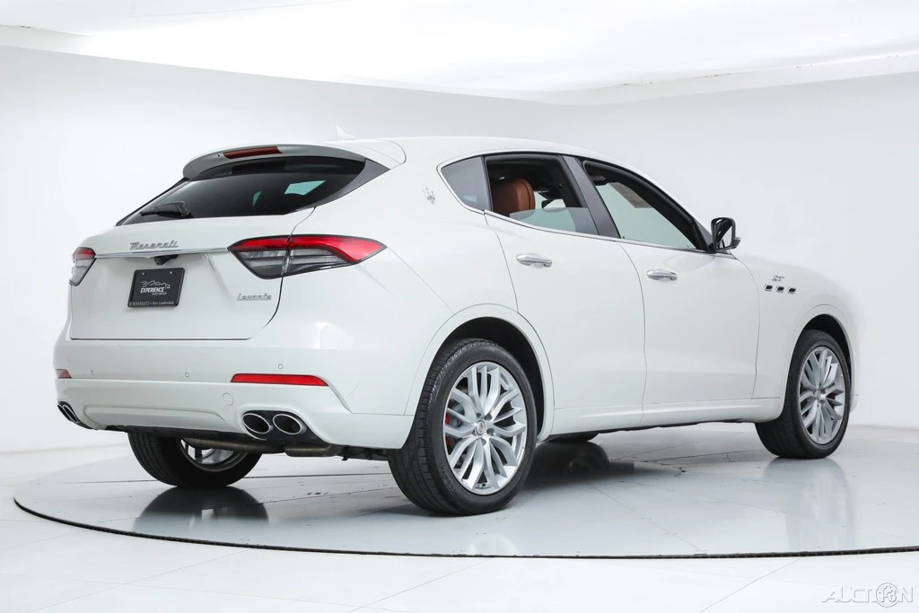 2022 Maserati Levante - Image 5 of 21