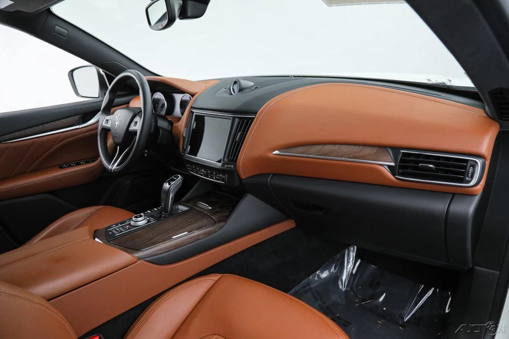 2022 Maserati Levante - Image 12 of 21