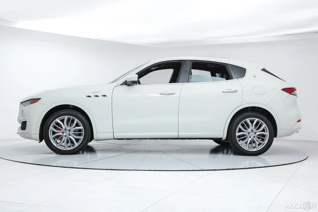 2022 Maserati Levante - Image 2 of 21
