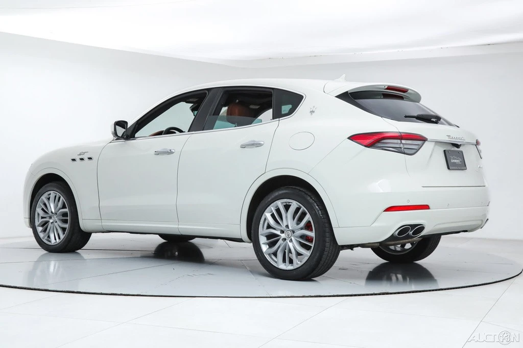 2022 Maserati Levante - Image 3 of 21