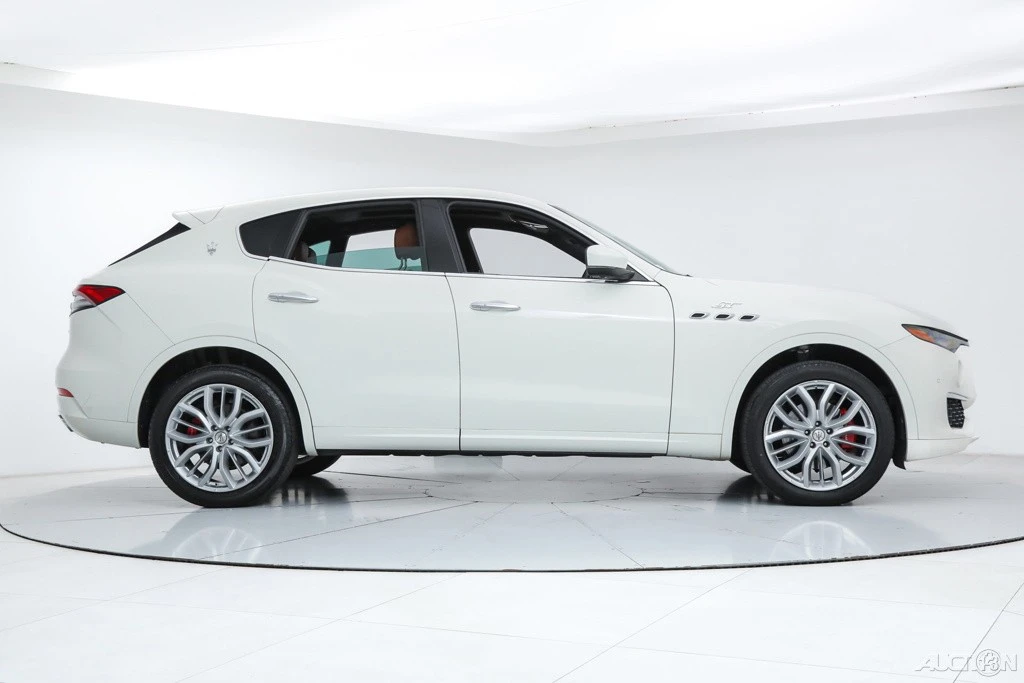 2022 Maserati Levante - Image 6 of 21