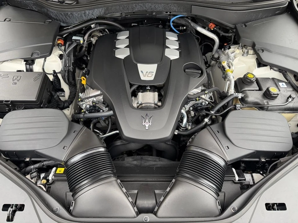 2022 Maserati Levante - Image 12 of 21