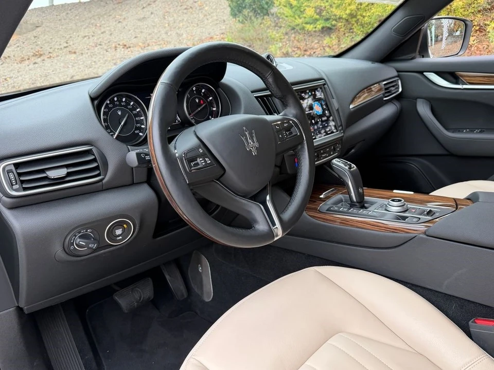 2022 Maserati Levante - Image 17 of 21
