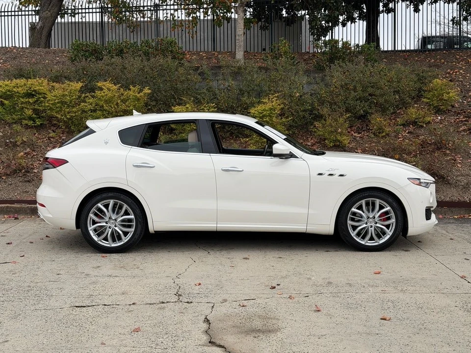 2022 Maserati Levante - Image 3 of 21