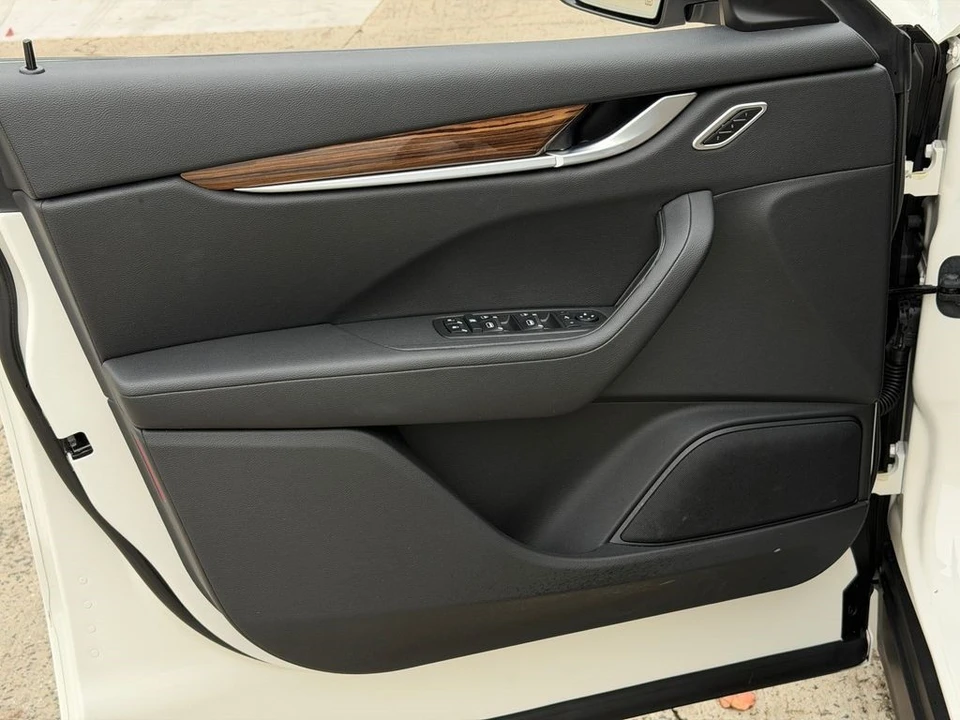 2022 Maserati Levante - Image 15 of 21