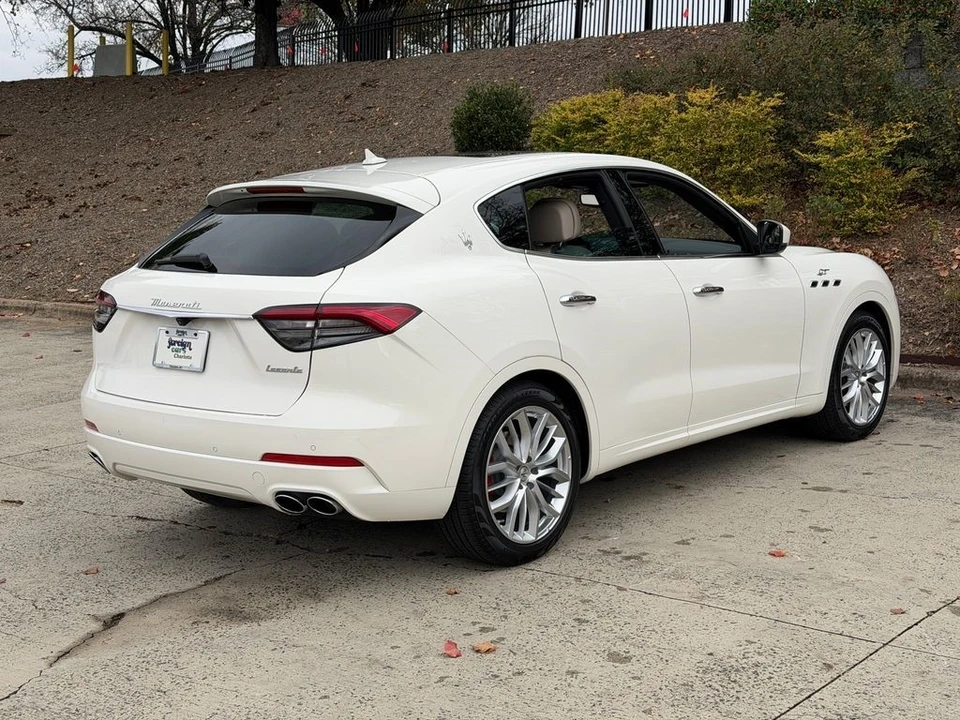 2022 Maserati Levante - Image 5 of 21