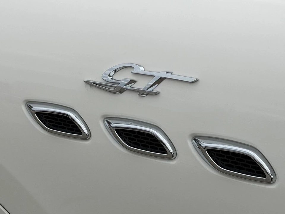 2022 Maserati Levante - Image 13 of 21