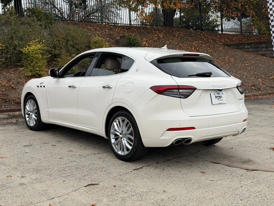2022 Maserati Levante - Image 8 of 21